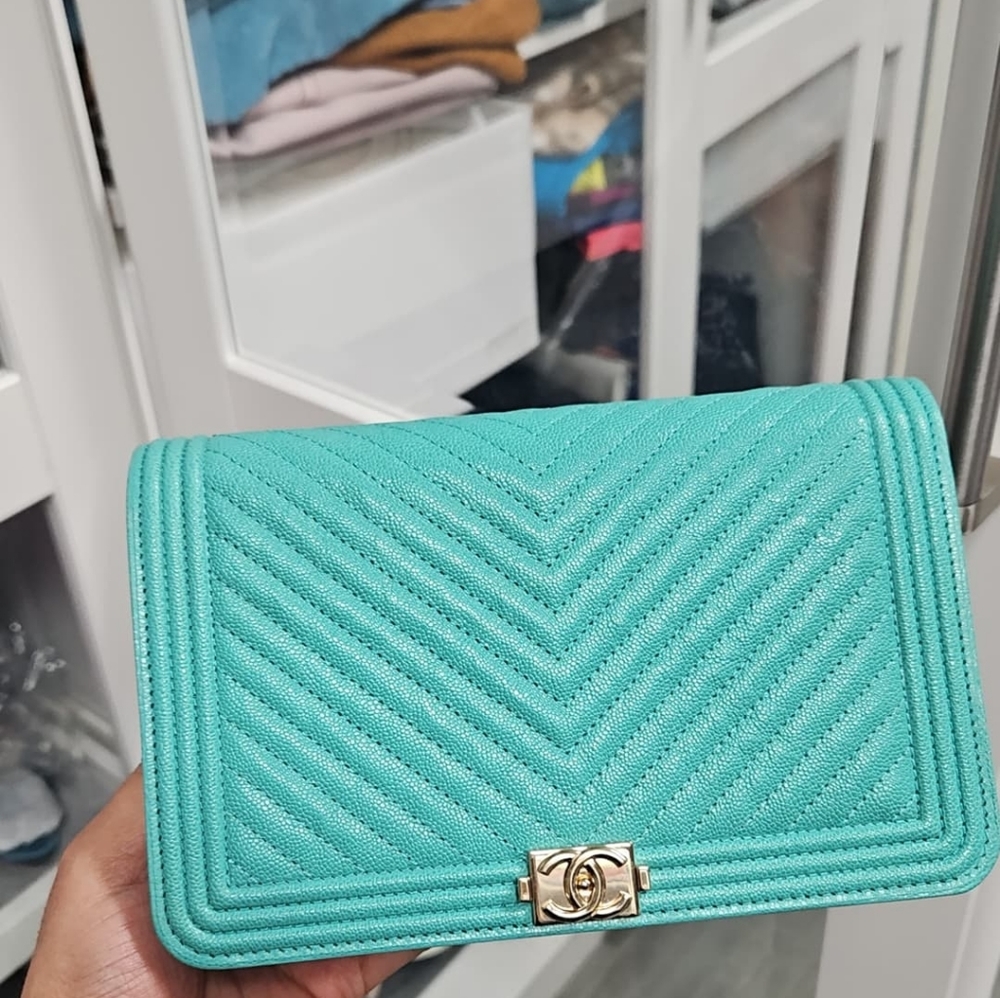 Chanel wallet on chain